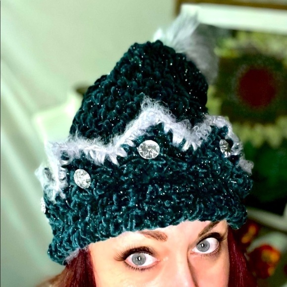 SPARKLY TEAL HAT WITH POM POM AND FINGERLESS GLOVES - Picture 4 of 4